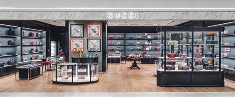 gucci store toronto